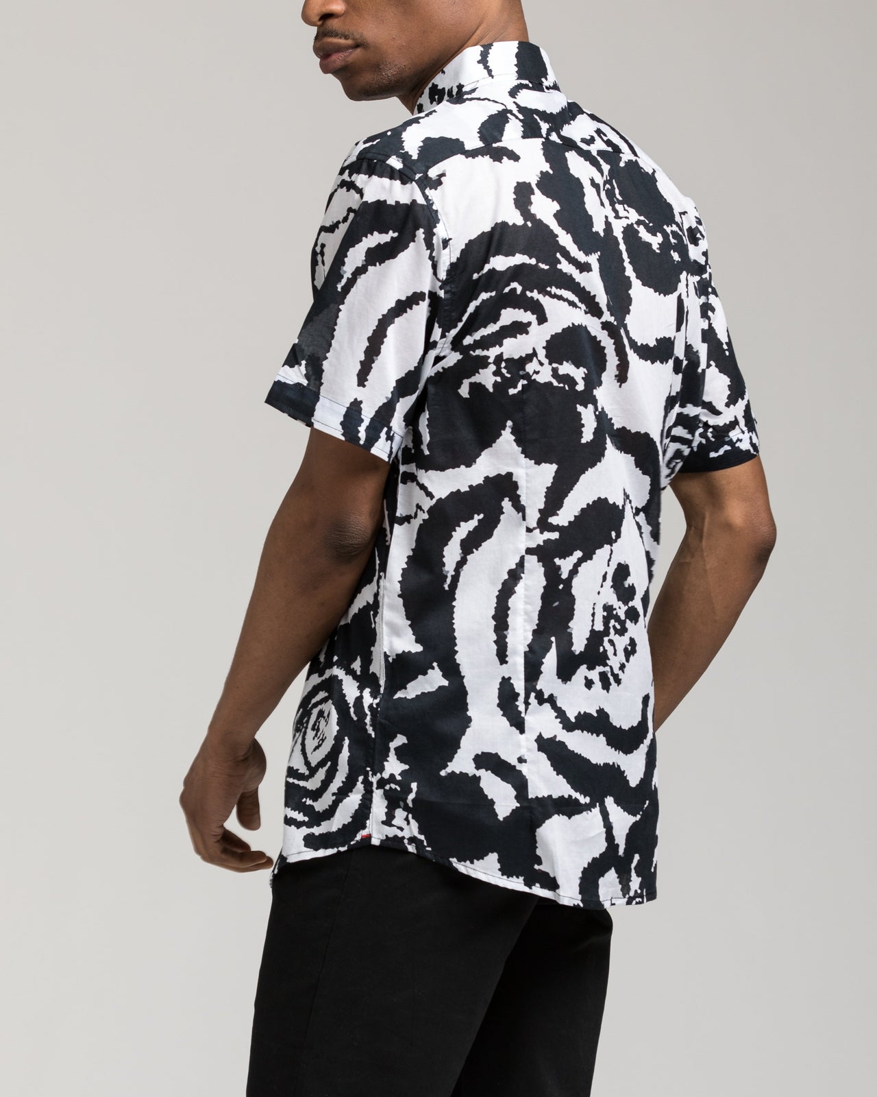 Short Sleeve Trippy Shirt - Color: White/Black | White