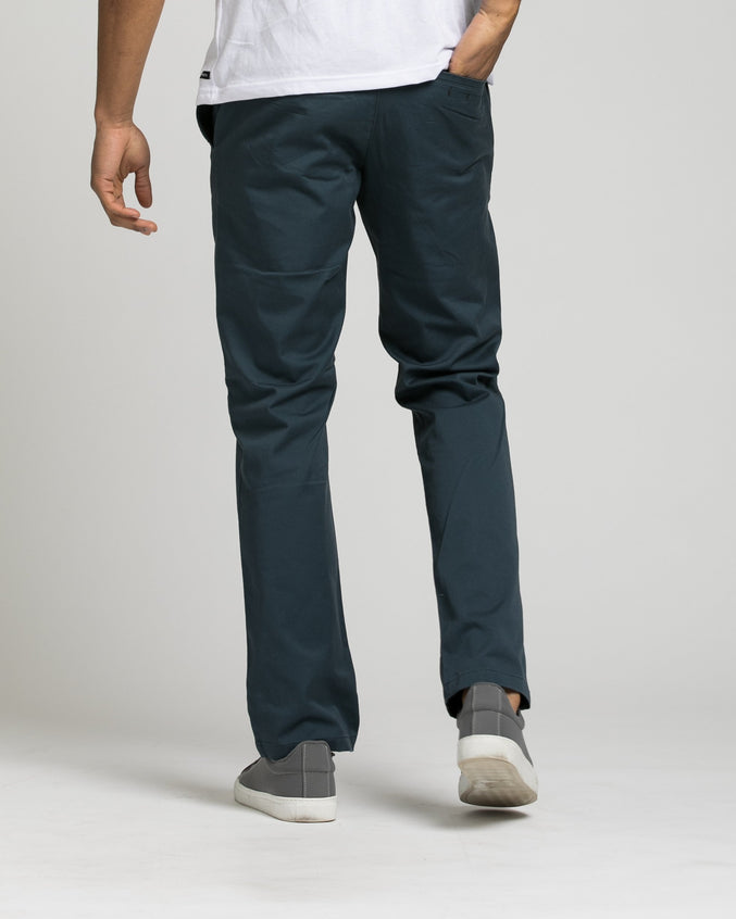 Week End Stretch Pant - Color: Midnight | Blue